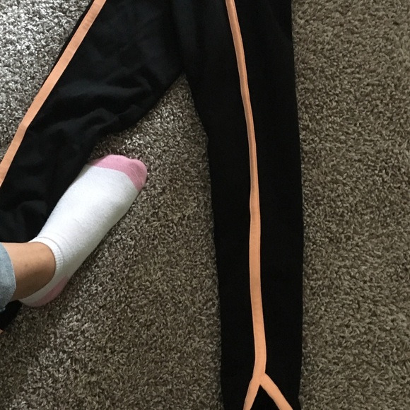 PINK Yoga Leggings - Picture 4 of 8